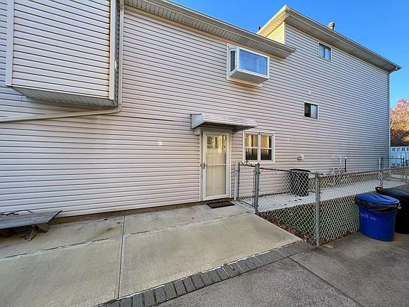 2nd image of 185 Spratt Ave Floor 2