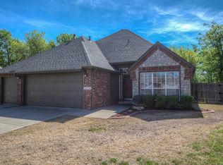 19724 E 50th St S, Broken Arrow, OK 74014
