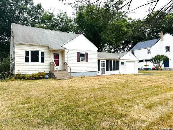 126 Vanderbilt Avenue, Ronkonkoma, NY 11779