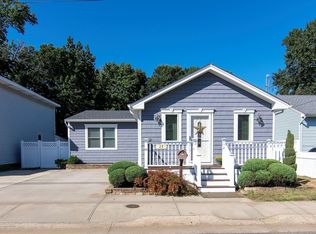 15 Sycamore Ave, Middletown, NJ 07748