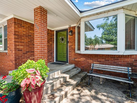 3rd image of 300 SE Waverly Ave
