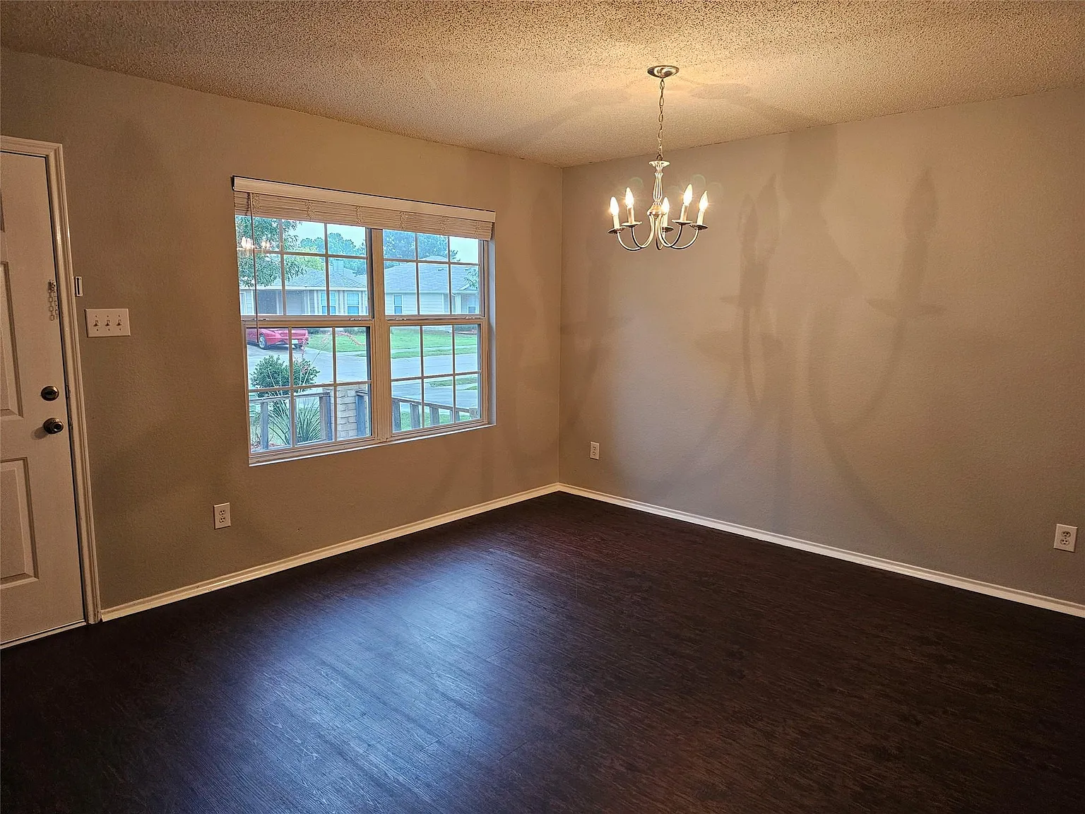 4 bed, 1848 sqft, $2,300 — Photo 3