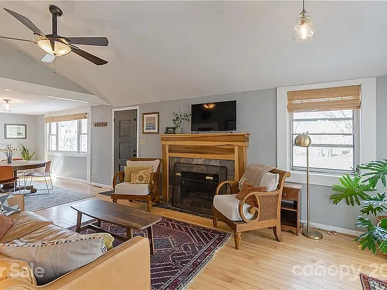 2 bed, 1325 sqft, $1,995 — Photo 3