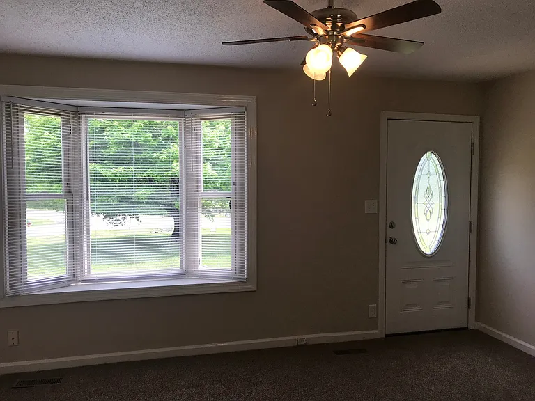 808 Bedford Dr — Photo 3