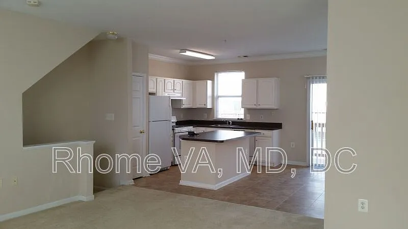 2 bed, 2.0 bath, 1195 sqft, $2,700 — Photo 3