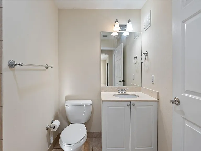 6094 Live Oak Ct #B — Photo 9