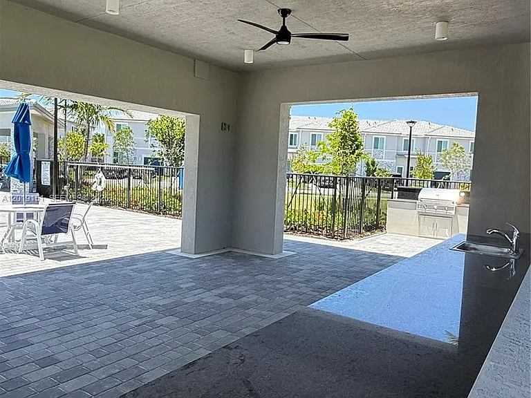 630 SE 15th St #630 — Photo 28