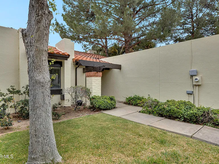 620 Lakeway Dr — Photo 12