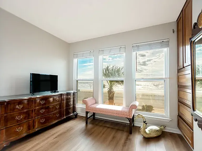 8316 Seawall Blvd #5 — Photo 18