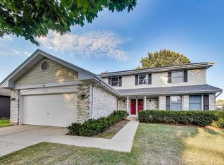1109 Grant Pl, Vernon Hills, IL 60061