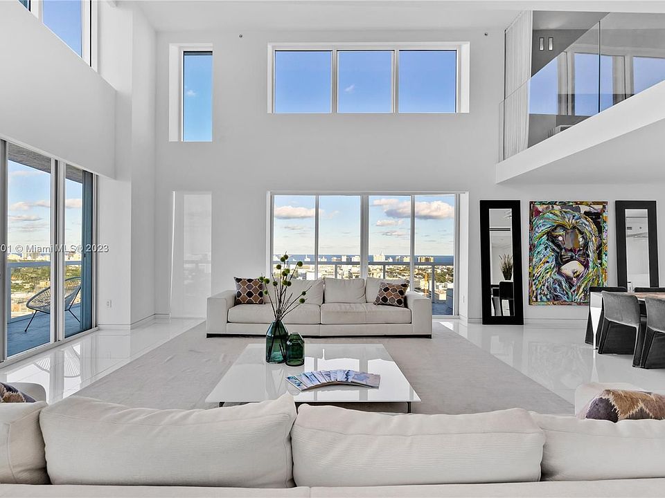 1st image of 10 Venetian Way #2504