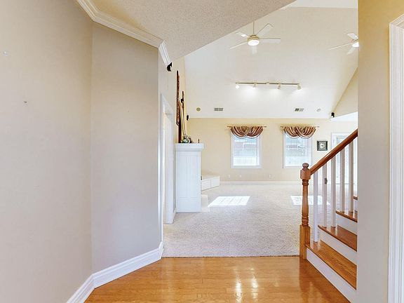 5th image of 822 Aspen Way