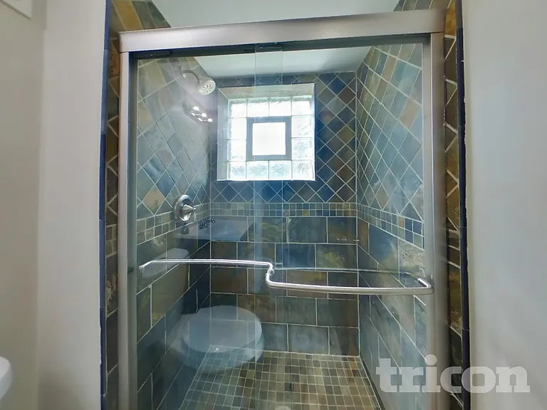 16646 Paxton Ave — Photo 13