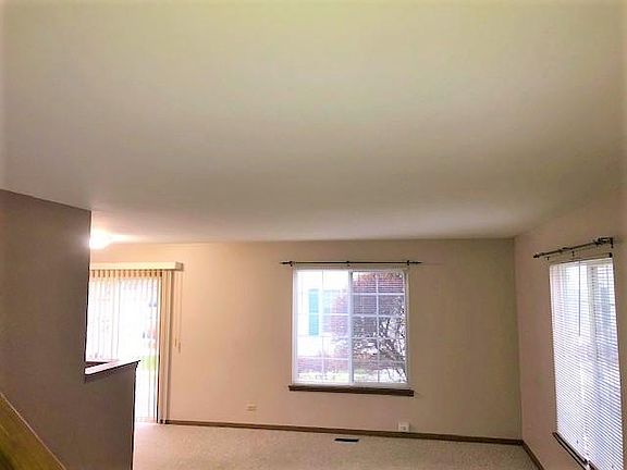 4th image of 690 Fieldcrest Dr Unit B