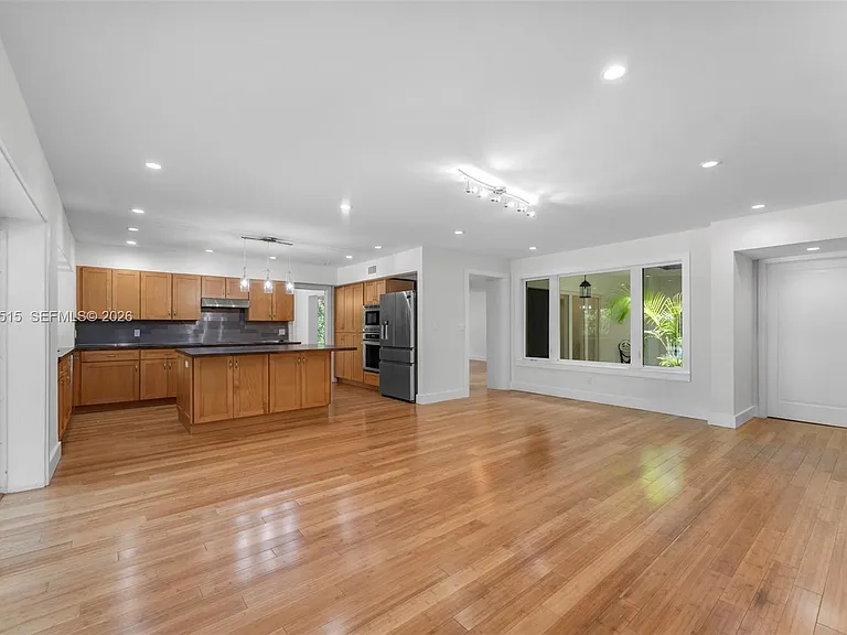 7711 SW 47th Ave — Photo 10