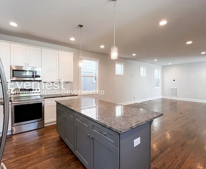 336 Queen Ave — Photo 6