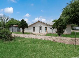 817 El Paso St, Sabinal, TX 78881