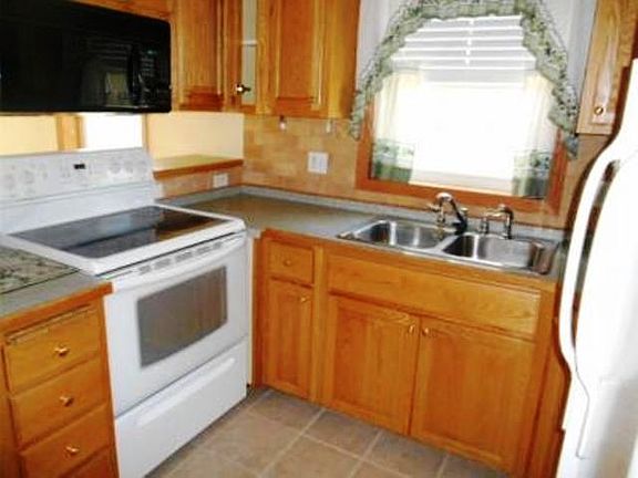 2nd image of 1861 Taylor Ave