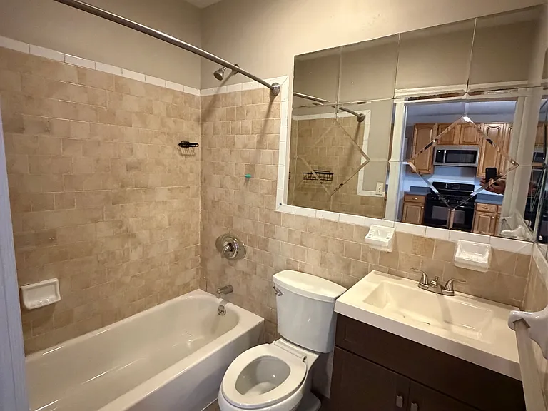 107 Gold St #1B — Photo 2