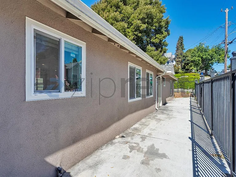 2273 E 23rd St #2273 — Photo 4