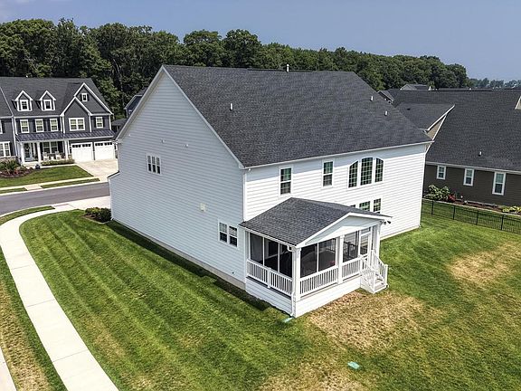 4th image of 18320 Highwood Dr