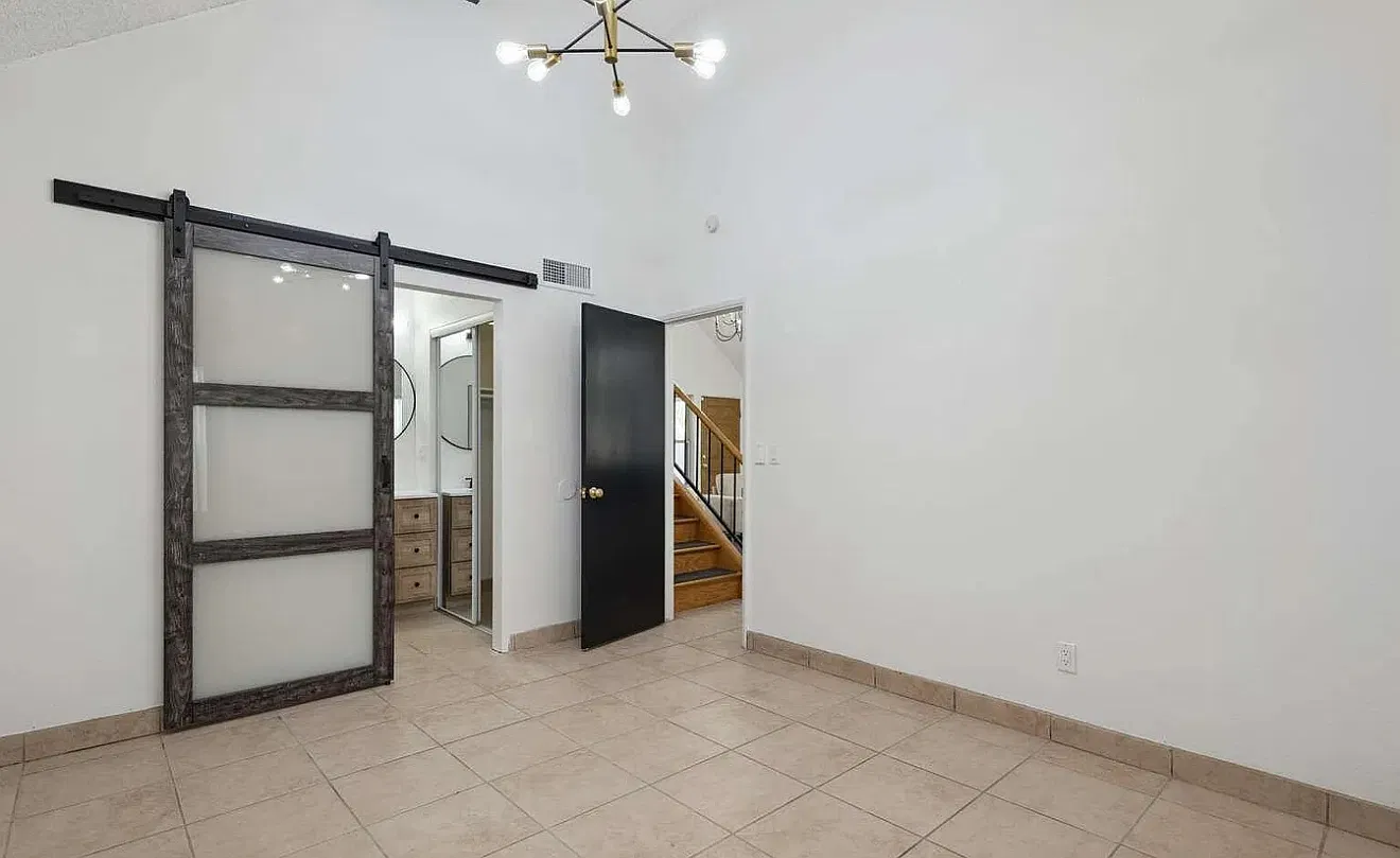 3 bed, 1273 sqft, $2,100 — Photo 3
