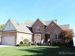 6618 Lakeshore Rd, Fort Gratiot, MI 48059