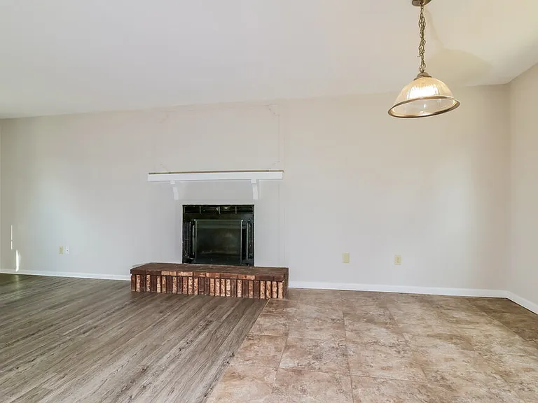 17 Hollow Tree Ct — Photo 5