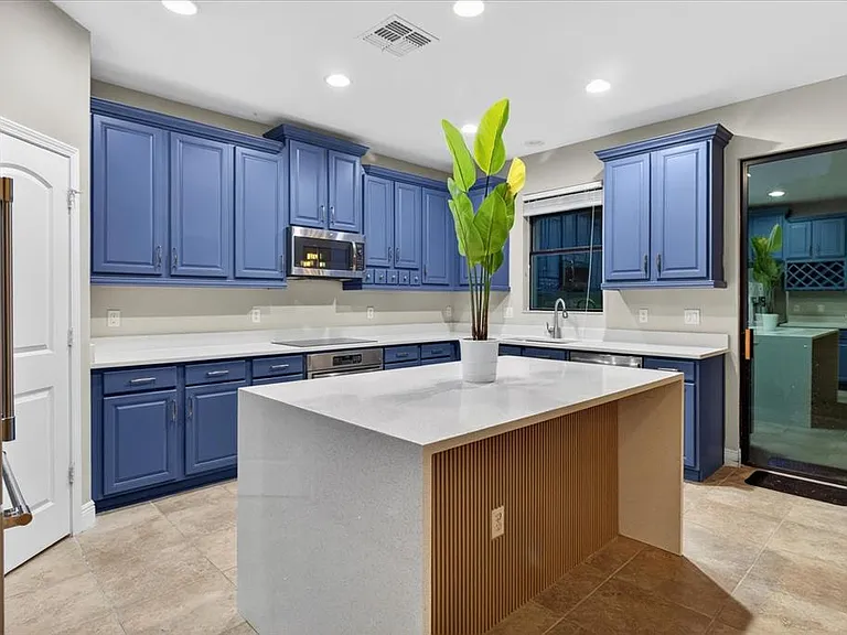 1389 Heritage Landings Dr — Photo 24