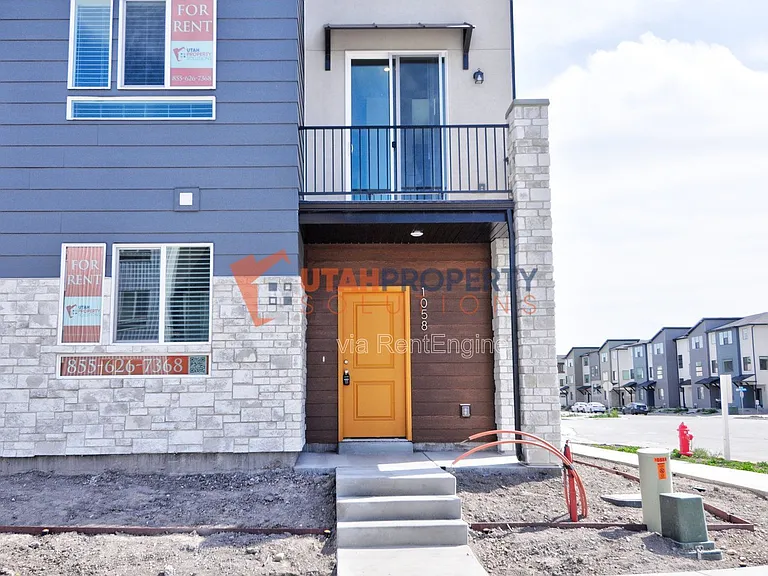 1058 W 360 S — Photo 37