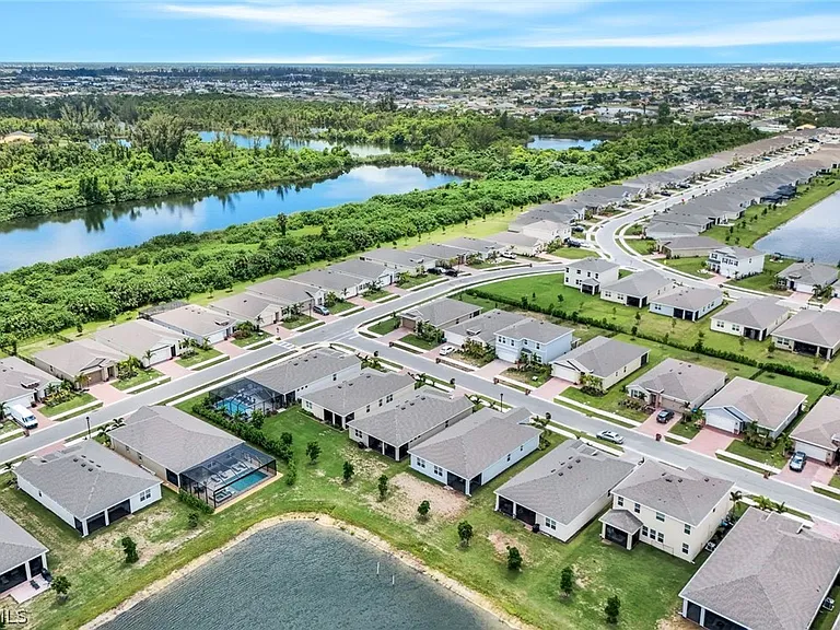 421 Coral Reef Pl — Photo 48