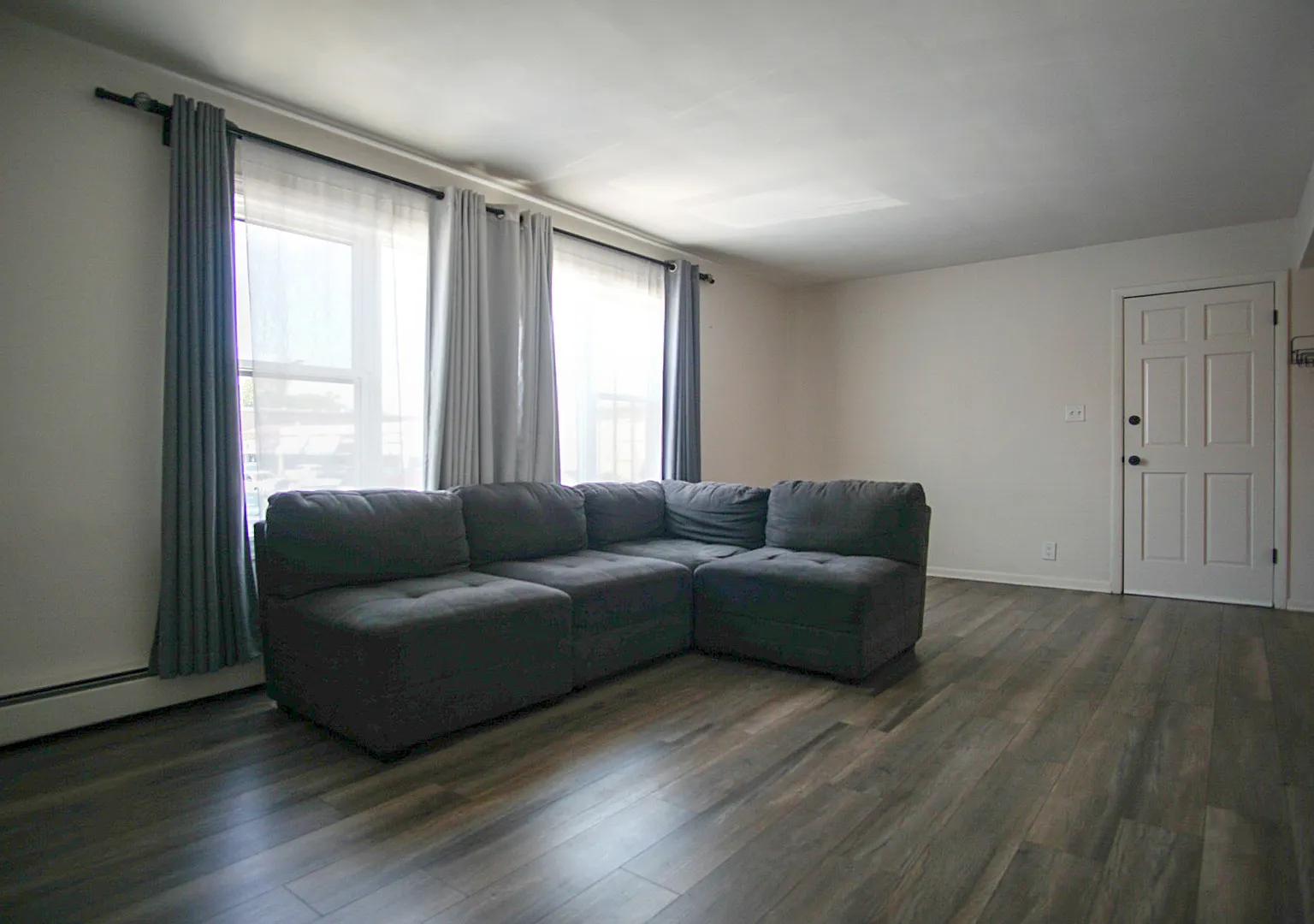 2 bed, 1000 sqft, $1,749 — Photo 3