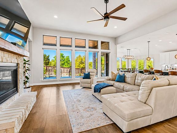 2nd image of 101 Pienza Dr