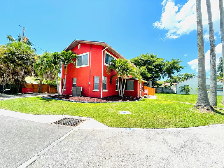 2 story beautiful home with 2 bedrooms and bathroom upstairs and downstairs.