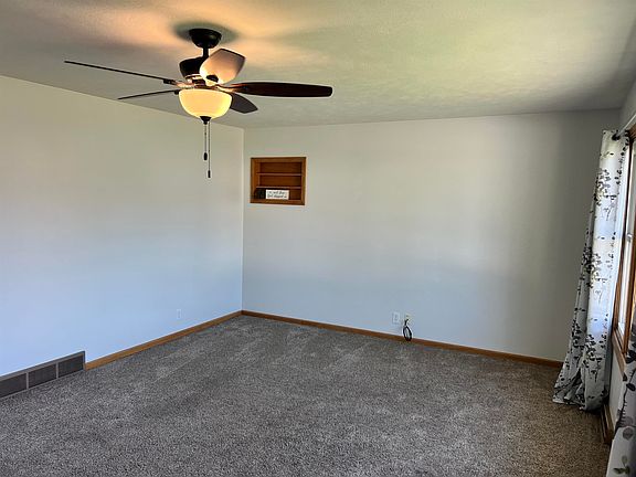 2nd image of 1106 Rose Ln
