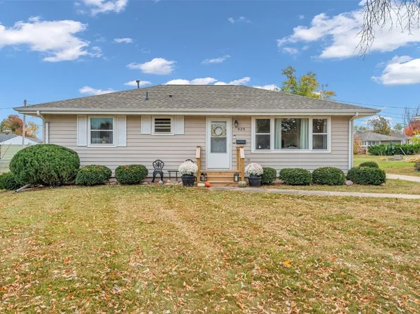425 26th St NW, Cedar Rapids, IA 52405