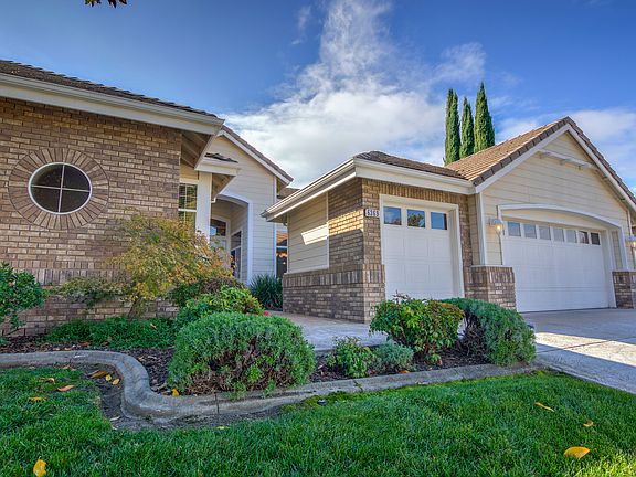 3rd image of 6369 Rose Garden Ln