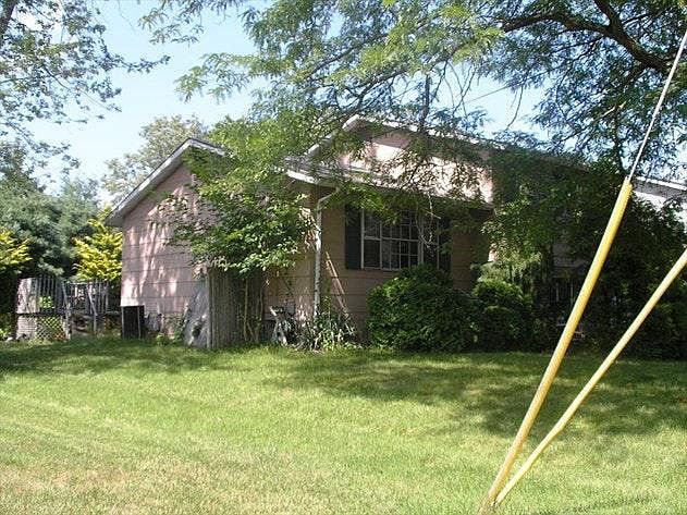 2nd image of 11 Rhode Island Dr