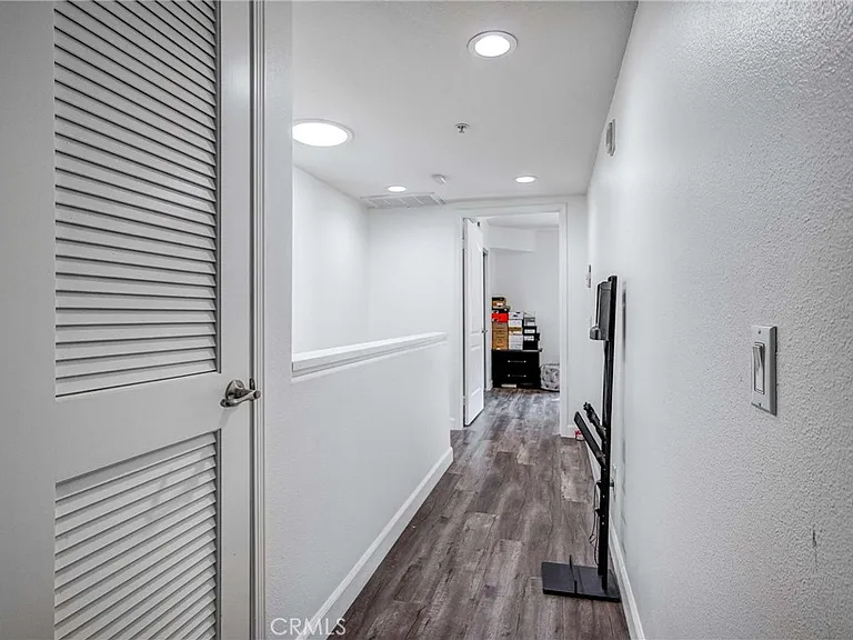 532 N Mariposa Ave #104 — Photo 17