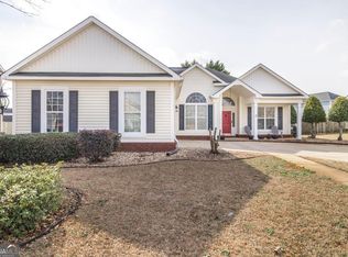 301 Meyers Lake Dr, Warner Robins, GA