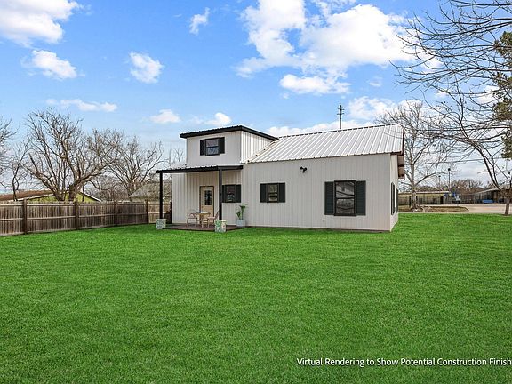 4th image of 204 S Main St