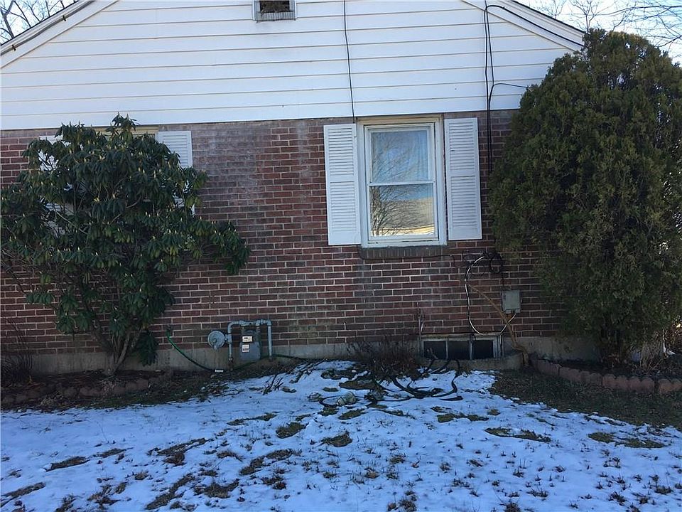 2nd image of 105 Great Hill Rd