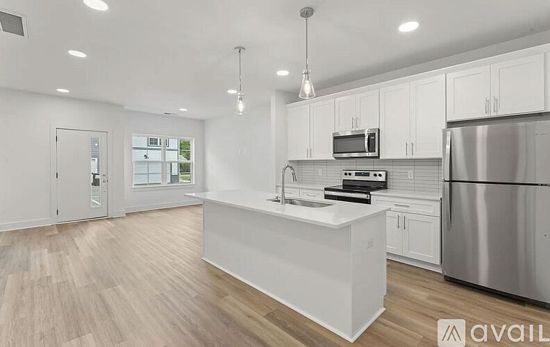 1st image of 700 N Dupont Ave #512C