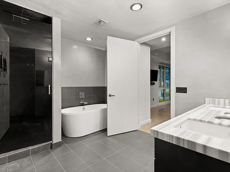 4525 Dean Martin Dr #511 — Photo 25