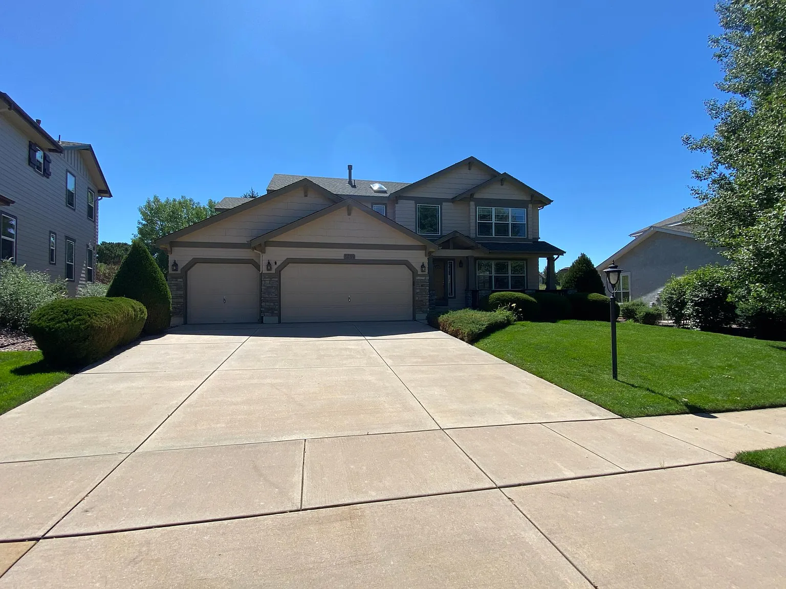 4 bed, 3.5 bath, 3700 sqft, $3,295 — Photo 2