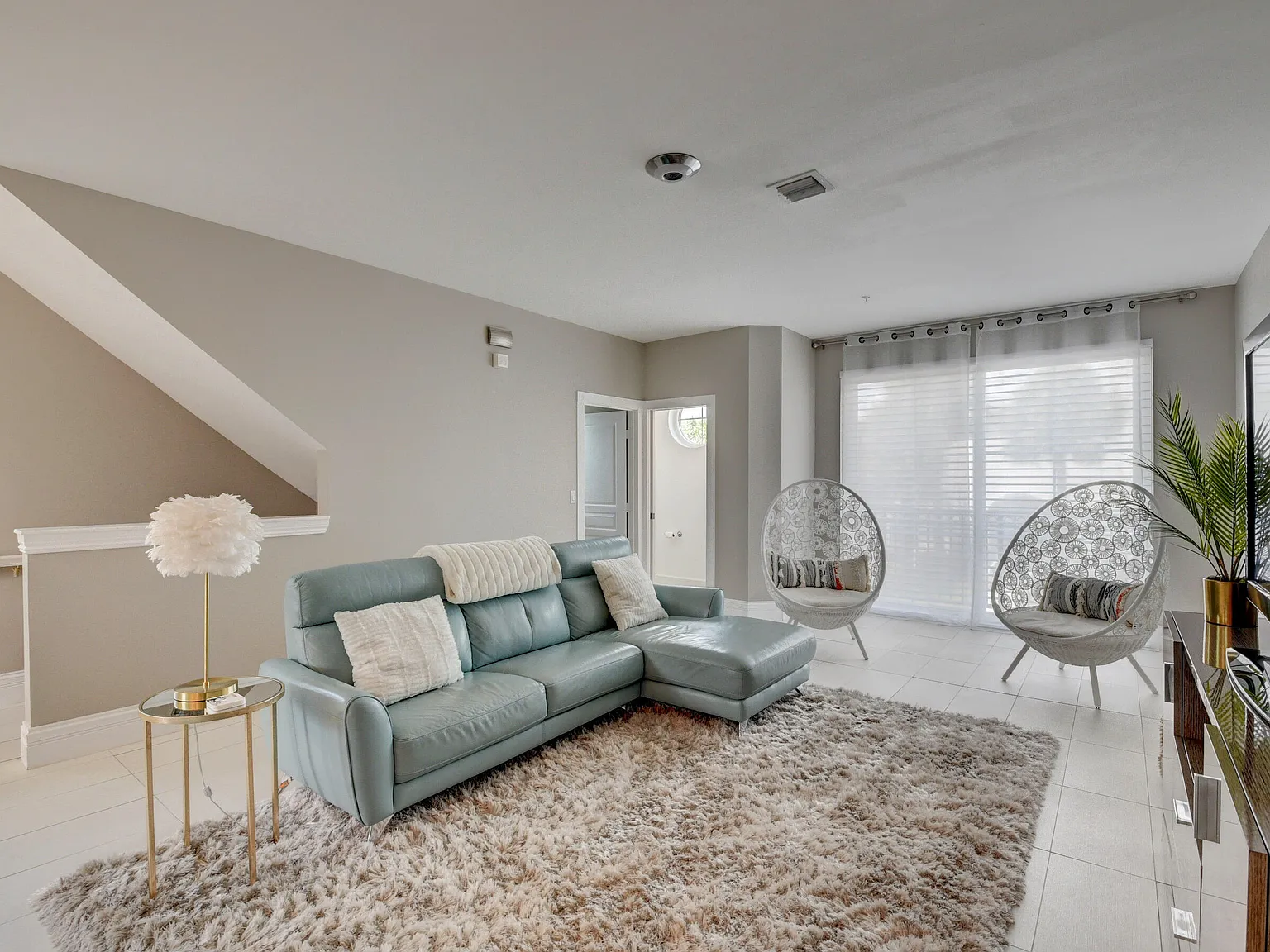 2 bed, 2.5 bath, 1820 sqft, $5,000 — Photo 2