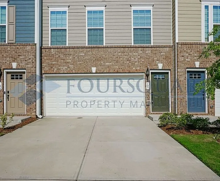 107 Cross Country Way — Photo 3