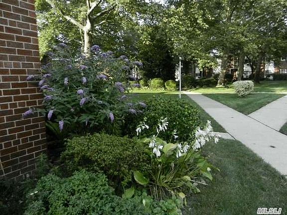 3rd image of 125 Hempstead Gardens Dr APT J1a