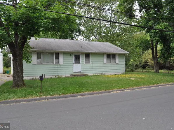 9244 Wheatsheaf Rd, Morrisville, PA 19067