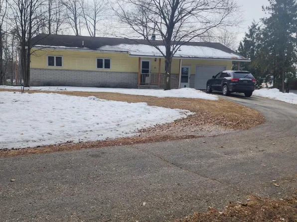 1090 Oakridge Dr, Alpena, MI 49707